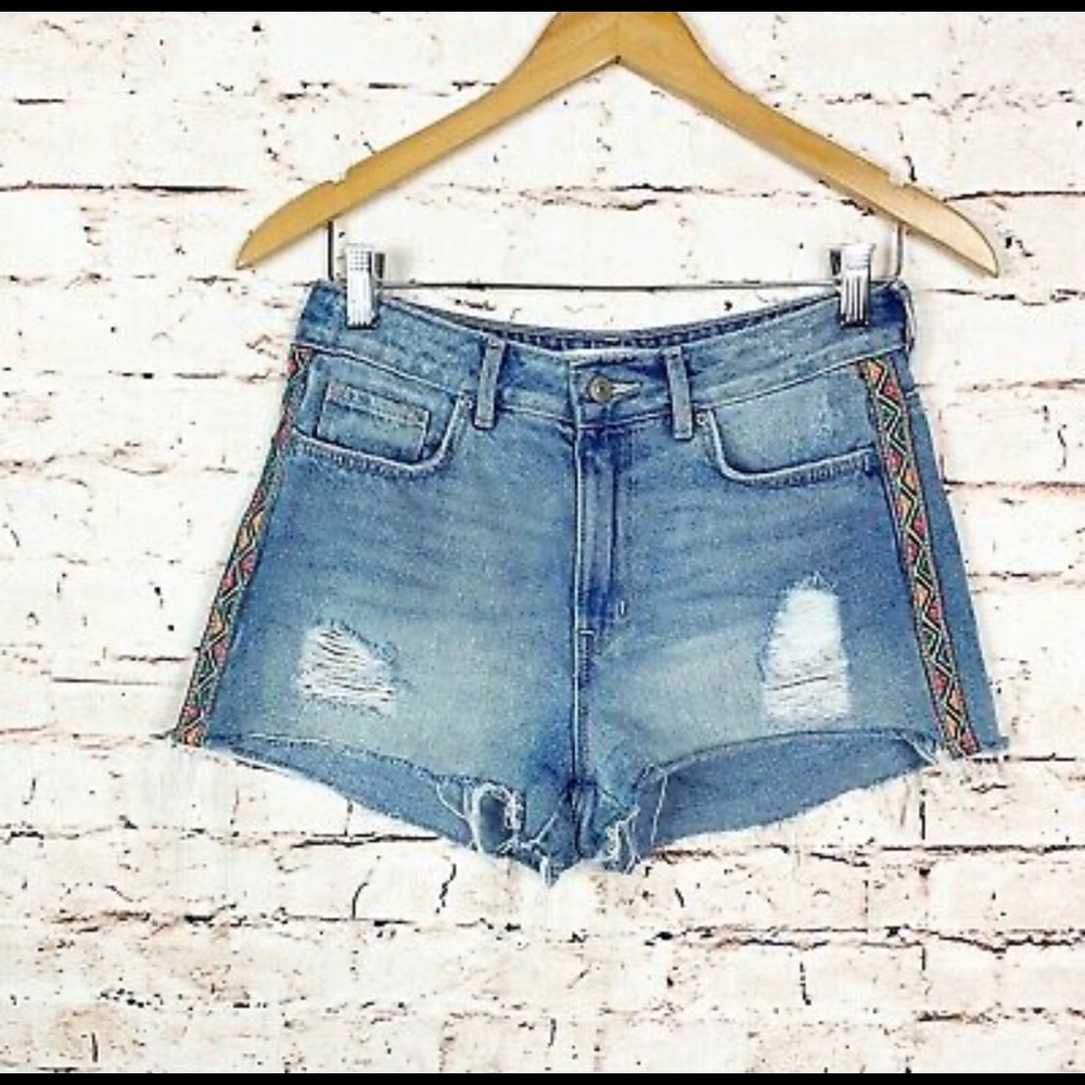 H&M & Coachella High waisted distressed denim shorts Size 4